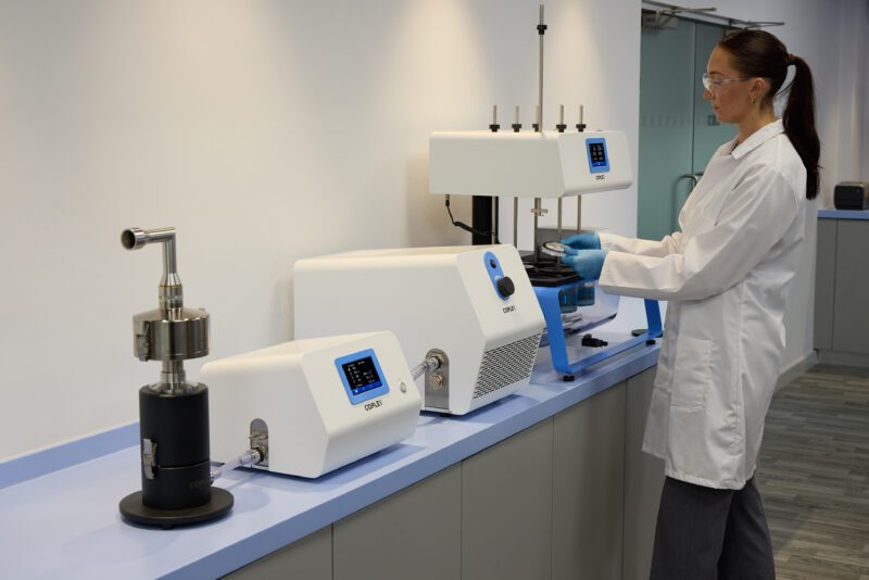 Analyst placing filter holders onto Copley DIS 600i to complete step 3 (dissolve) of the workflow.